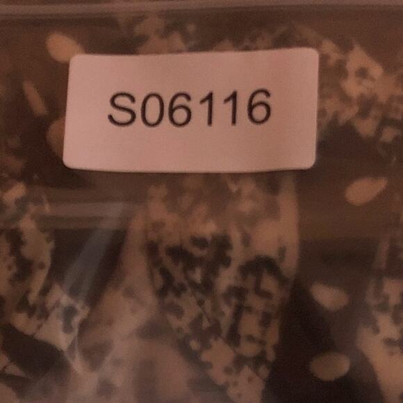 Chicos Womens Blouse Black White Abstract Easywear Faux Wrap Sleeveless 1 (M) - Picture 11 of 11